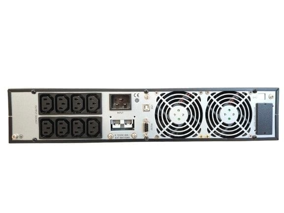 EAST EA902PSRT tagapaneel: 8 × IEC C13, välise aku pesa, RS232, USB ja kaks ventilaatorit